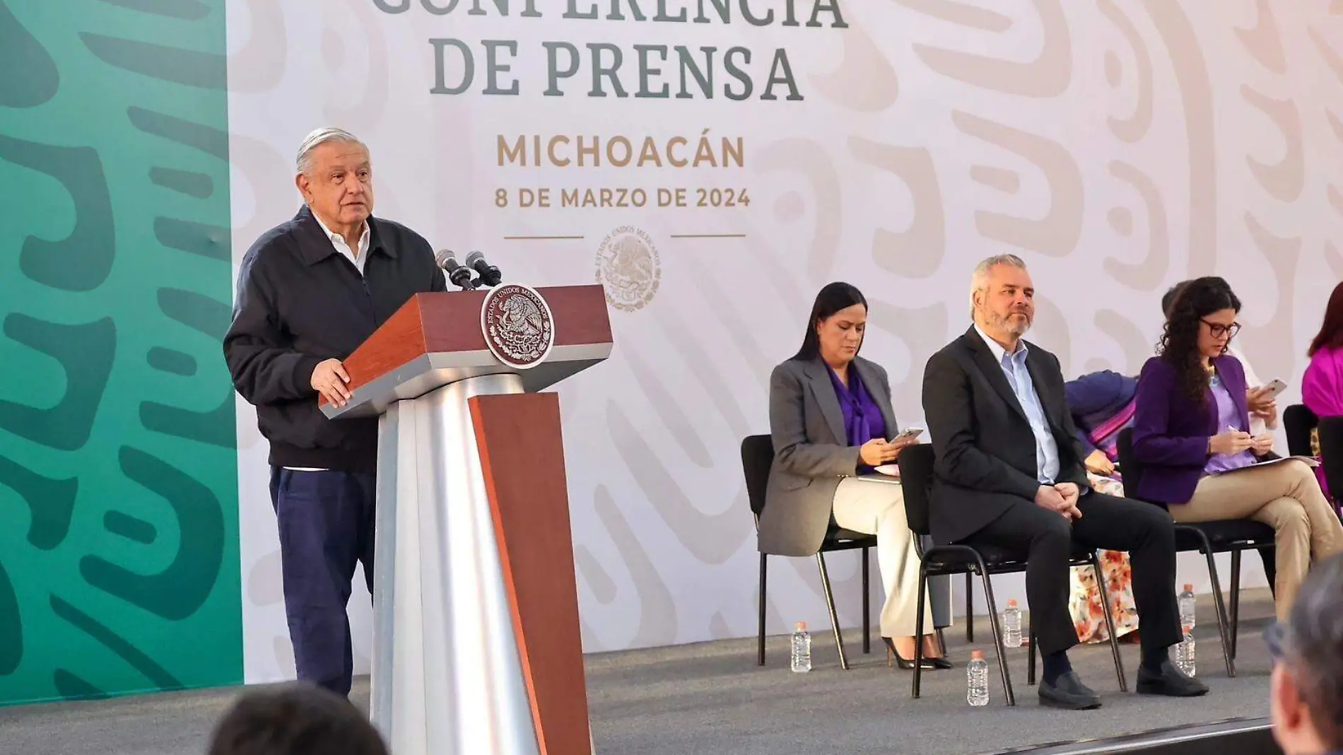 AMLO conferencia en Morelia FM 4